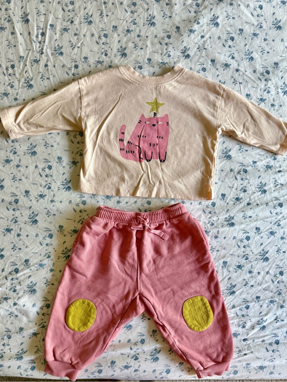 Hanna Andersson Pink Cat Pajama Set with Yellow Knee Patches